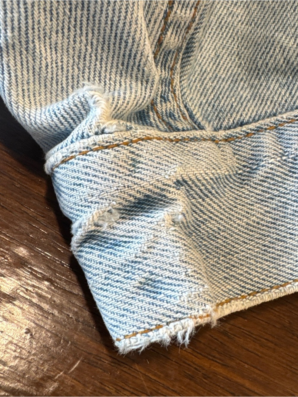 Levis Mens L Authentic Blue Denim Trucker Jean Jacket Faded Red Tag Short Y2K - Picture 6 of 15